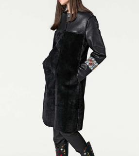 Designer-Webpelz-Lederimitatmantel schwarz