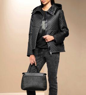 Steppjacke mit Kapuze schwarz