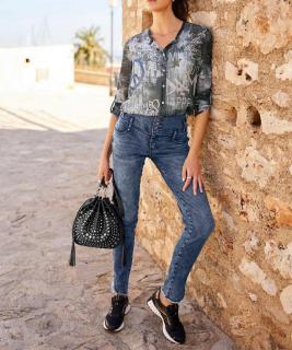Stretchjeans mit Waschung und Nieten dark blue used