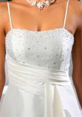 Brautkleid mit Perlen creme