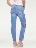 Designer-Boyfriendjeans mit Stickerei blau