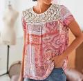 Designer-Druckbluse mit Spitzenbesatz bunt