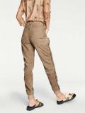 Designer-Velourslederhose sand