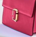 Handtasche mit Schmuckschließe pink
