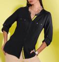 Hemdbluse  mit Schriftzug am Ripsband schwarz