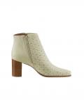 Rind-Nappaleder-Stiefelette mitLochmuster ecru