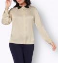 Satinbluse mit Spitze und Schmuckknopf sand
