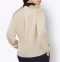 Satinbluse mit Spitze und Schmuckknopf sand