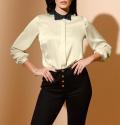 Satinbluse mit Spitze und Schmuckknopf sand