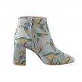 Stiefelette grau-bunt