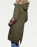 Wattierter Designer-Parka mit Stickerei khaki